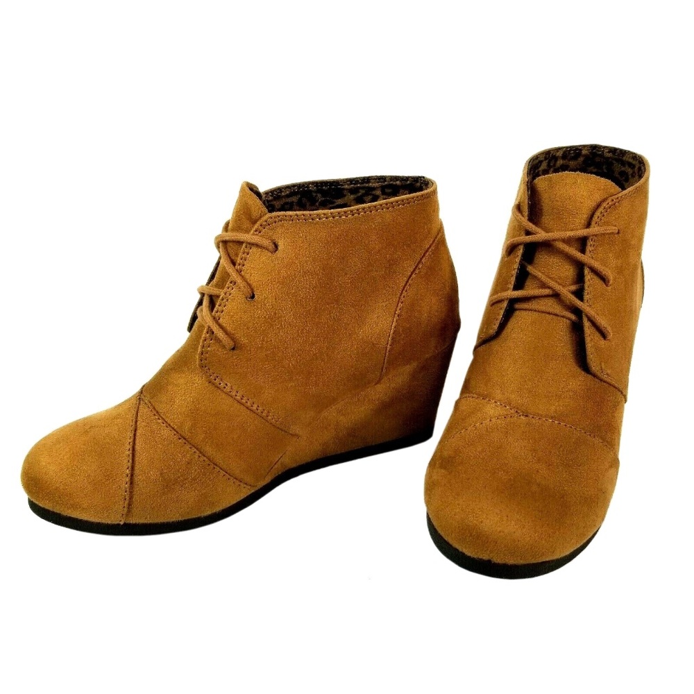 City Classified REX-S Tan. Wedge Boots 8.5 M